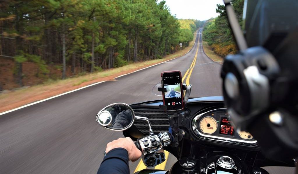 Comment partager facilement vos vidéos de moto en ligne