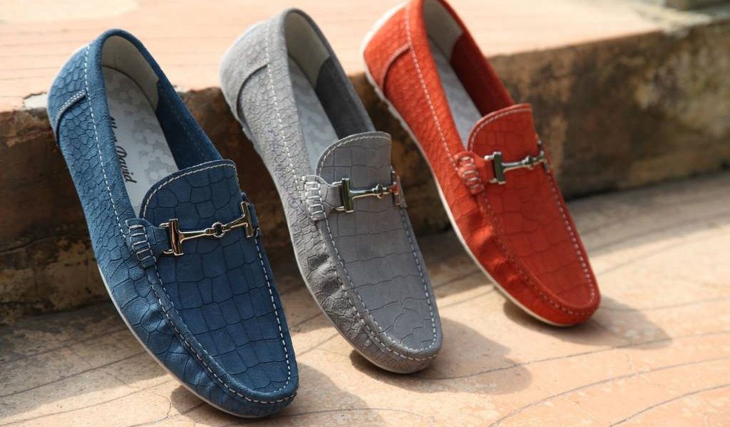 Chaussures réhaussantes : les modèles indémodables à adopter cette saison