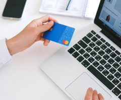 Est-il possible d’avoir une carte bancaire quand on est interdit bancaire ?