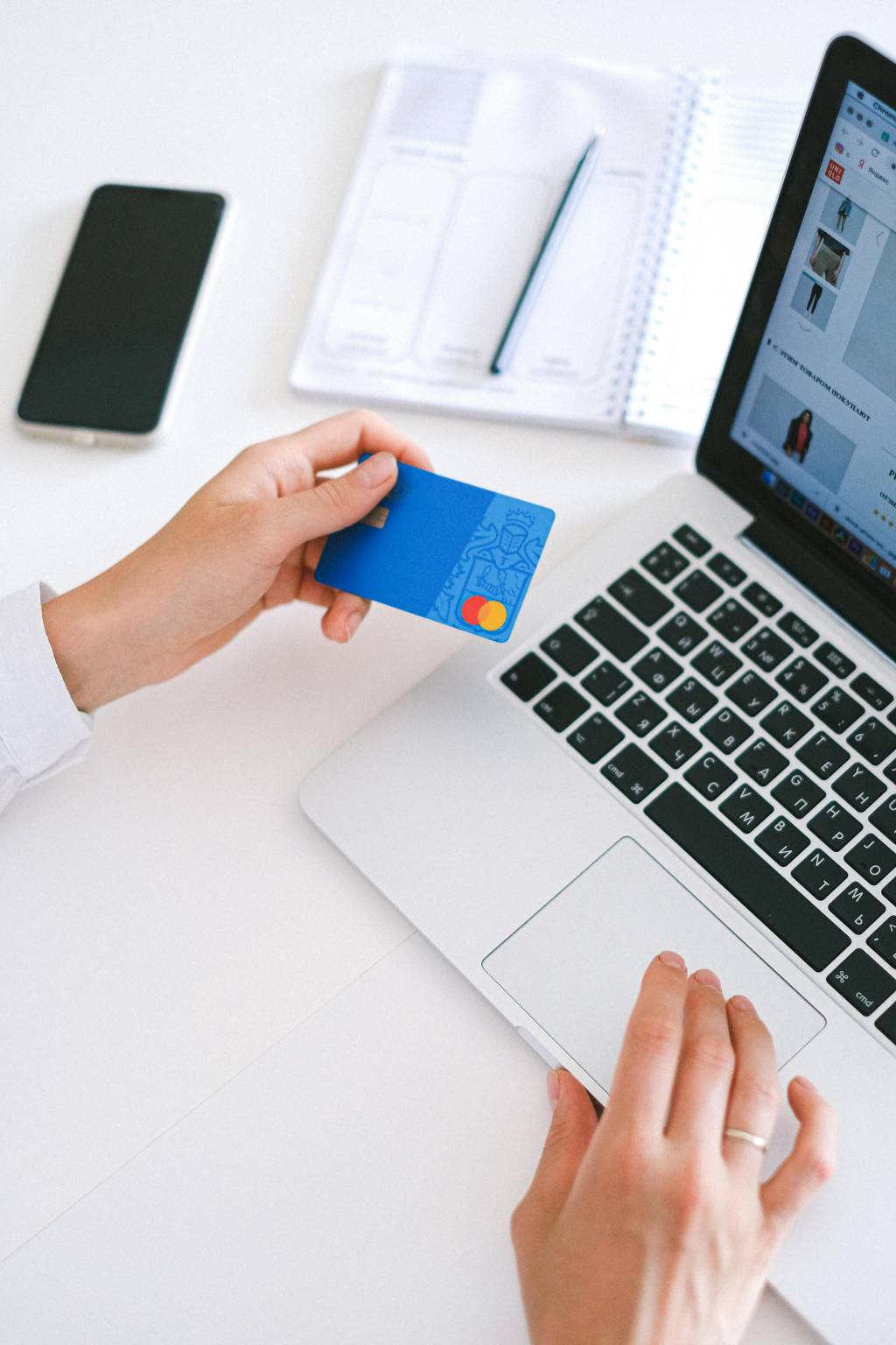 Est-il possible d'avoir une carte bancaire quand on est interdit bancaire ?