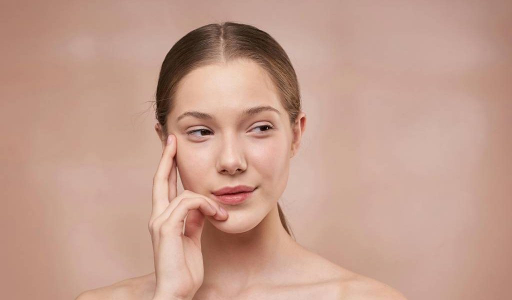 Comment le gel après-soleil apaise et hydrate intensément la peau