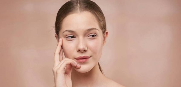 Comment le gel après-soleil apaise et hydrate intensément la peau